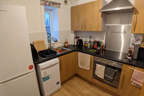 2 bedroom flat to rent, Mitford Road, Manchester M14