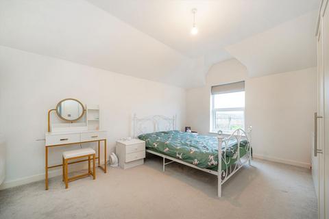 3 bedroom flat for sale, Station Road, Hampton TW12