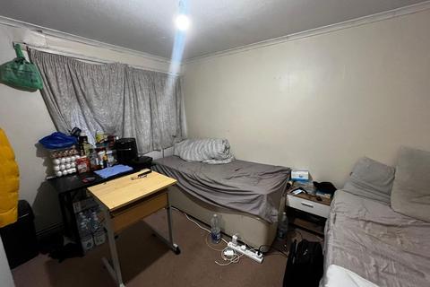 3 bedroom flat for sale, Edgware HA8