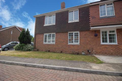 4 bedroom house to rent, Steward Close, Cheshunt, EN8