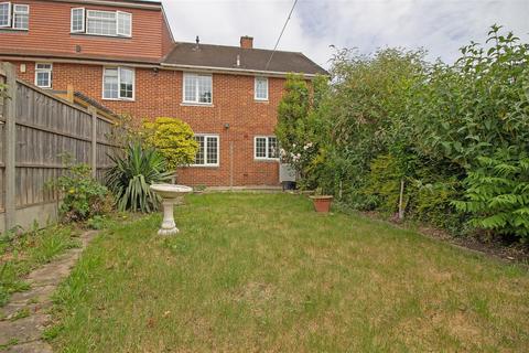 4 bedroom house to rent, Steward Close, Cheshunt, EN8