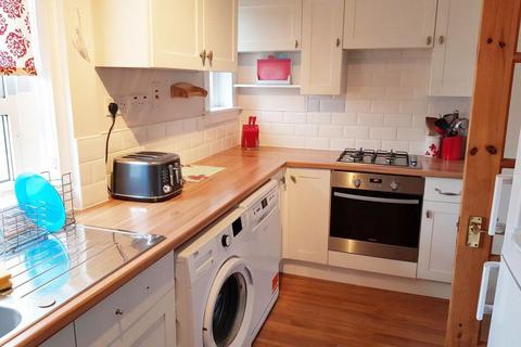 2 bedroom flat to rent, Wallace Avenue, Fife