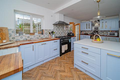 550 Canal Bridge, Semington, Trowbridge, BA14 6JT