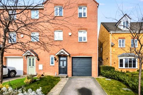 4 bedroom townhouse for sale, Park Drive, Lofthouse, Wakefield, West Yorkshire