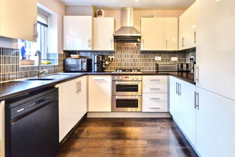 4 bedroom townhouse for sale, Park Drive, Lofthouse, Wakefield, West Yorkshire