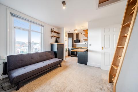 2 bedroom flat for sale, Priory Bridge Road