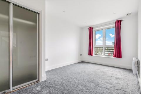 3 bedroom flat for sale, Dorey House, High Street, Brentford, TW8