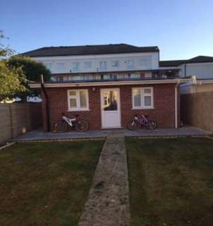 2 bedroom bungalow to rent, Hounslow, TW5