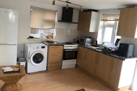 2 bedroom bungalow to rent, Hounslow, TW5