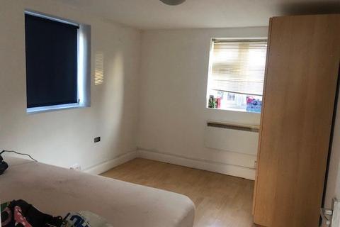 2 bedroom bungalow to rent, Hounslow, TW5