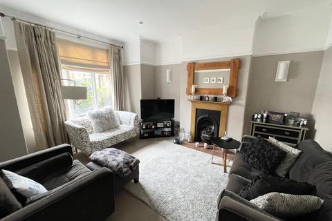 3 bedroom end of terrace house to rent, Leigh Road, Hale