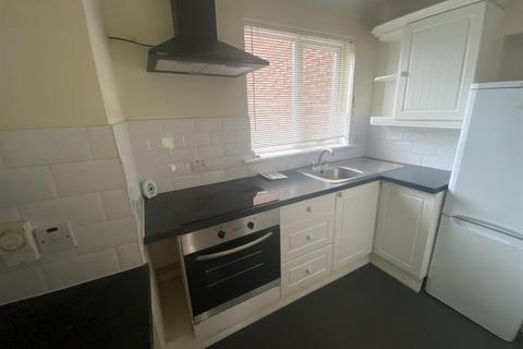 2 bedroom semi-detached house to rent, Berkley Close, Colchester CO4