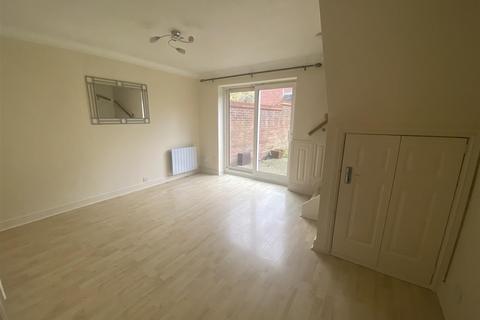 2 bedroom semi-detached house to rent, Berkley Close, Colchester CO4