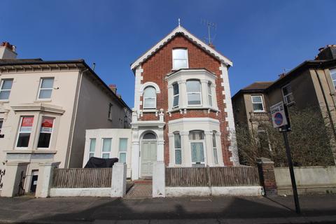 2 bedroom flat to rent, Blatchington Road, Hove BN3