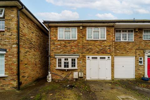 2 Braeside Close, Pinner, HA5 4HH