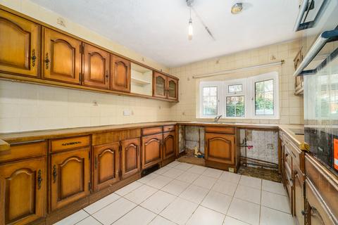 2 Braeside Close, Pinner, HA5 4HH