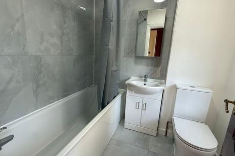 2 Braeside Close, Pinner, HA5 4HH