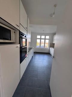 1 bedroom in a house share to rent, Woodstock Avenue,