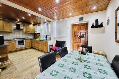 4 bedroom end of terrace house for sale, Skampton Road, Leicester