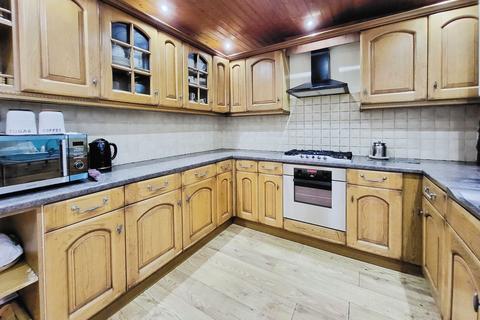 4 bedroom end of terrace house for sale, Skampton Road, Leicester