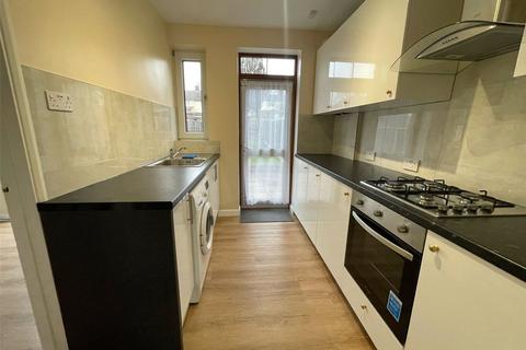 3 bedroom terraced house to rent, Bromley Road, London, SE6