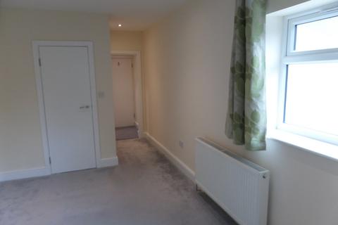 Studio to rent, Bensham Manor Road, Thornton Heath CR7