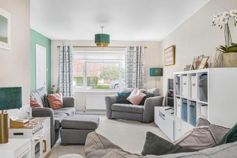 21 Holliers Close, Thame, OX9 2EN