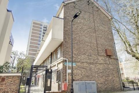 3 bedroom maisonette to rent, Charles Square, Old Street, London N1