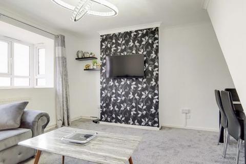 3 bedroom maisonette to rent, Charles Square, Old Street, London N1