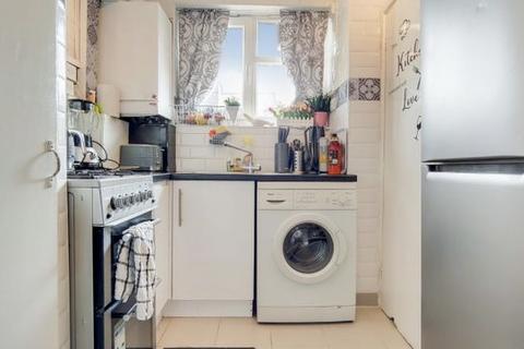 3 bedroom maisonette to rent, Charles Square, Old Street, London N1