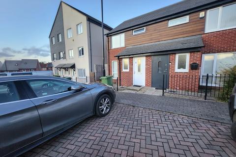 3 bedroom semi-detached house to rent, Pearsons Drive, Seacroft, Leeds, LS14 6FZ