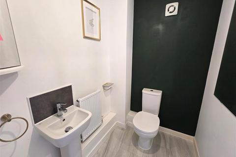 3 bedroom semi-detached house for sale, Hatherall Drive, Chippenham