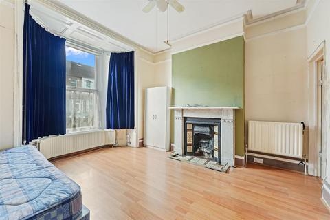 1 bedroom apartment for sale, Glenny Road, Barking, Essex