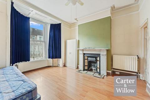 1 bedroom apartment for sale, Glenny Road, Barking, Essex
