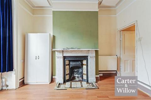 1 bedroom apartment for sale, Glenny Road, Barking, Essex