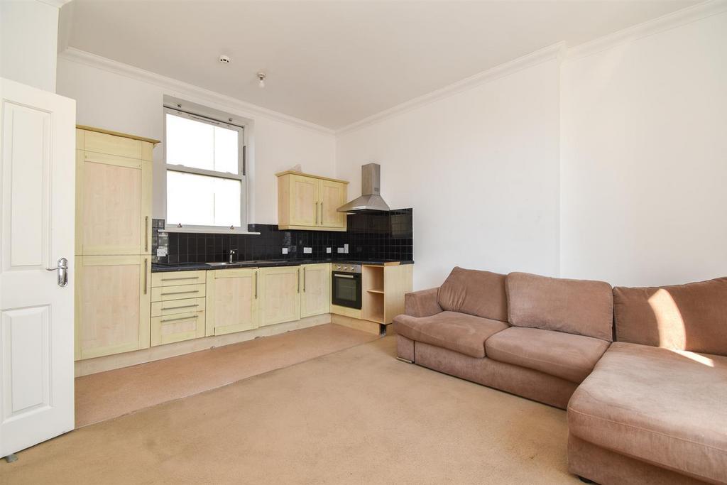 Living space &amp; kitchen