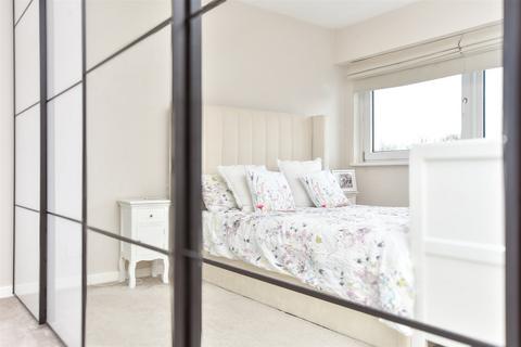 6 Ash Close, Merstham, Redhill, RH1 3HJ