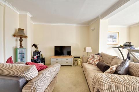 2 bedroom flat for sale, Lydd Road, Camber, Rye