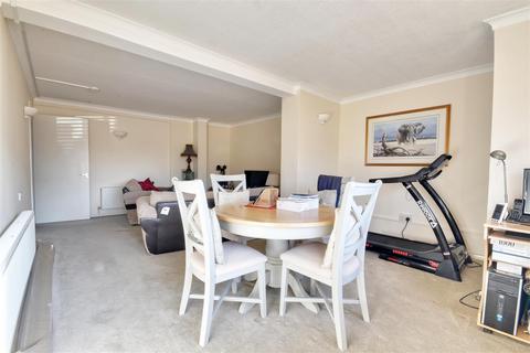 2 bedroom flat for sale, Lydd Road, Camber, Rye