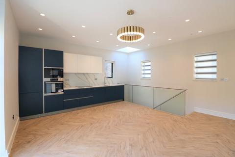2 bedroom semi-detached house to rent, Forest Gate, London E7