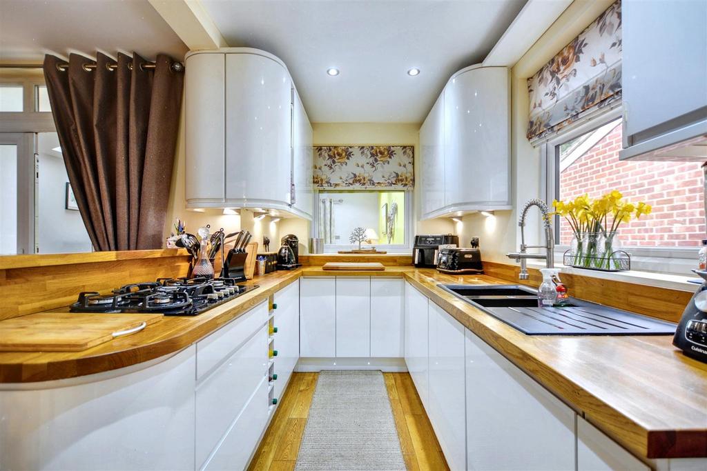 Kitchen 1.jpeg