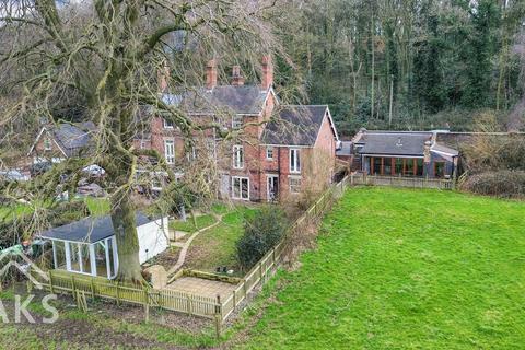 4 bedroom semi-detached house for sale, Newton Road, Burton-On-Trent DE15