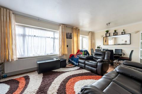 3 bedroom terraced house to rent, Elmside, Croydon, CR0