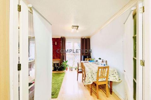 3 bedroom terraced house to rent, Alexandra Road, London E17