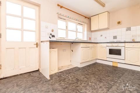 2 bedroom end of terrace house for sale, Pyle Street, Newport