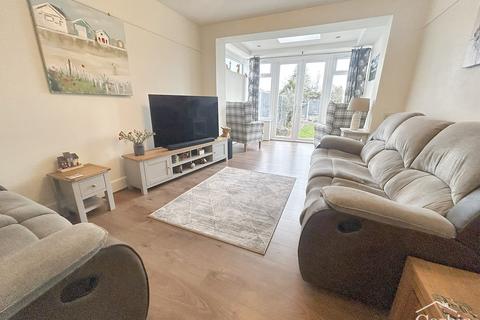 10 Bascott Road, Bournemouth, BH11 8RH