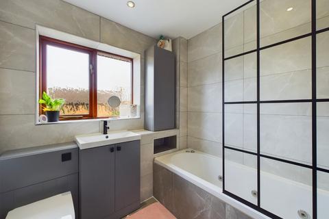 18 Harris Close, Wootton, Northampton, NN4 6AD
