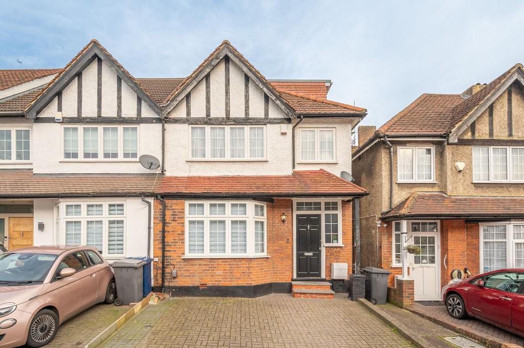 Detached house exterior, driveway