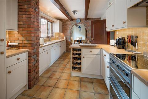 3 bedroom detached house for sale, Avenue Road, Wroxall, Ventnor