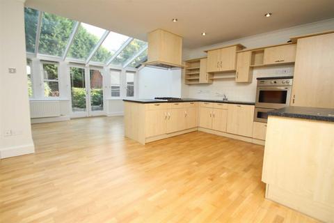 4 bedroom townhouse to rent, Stanhope Road, Bowdon, Altrincham